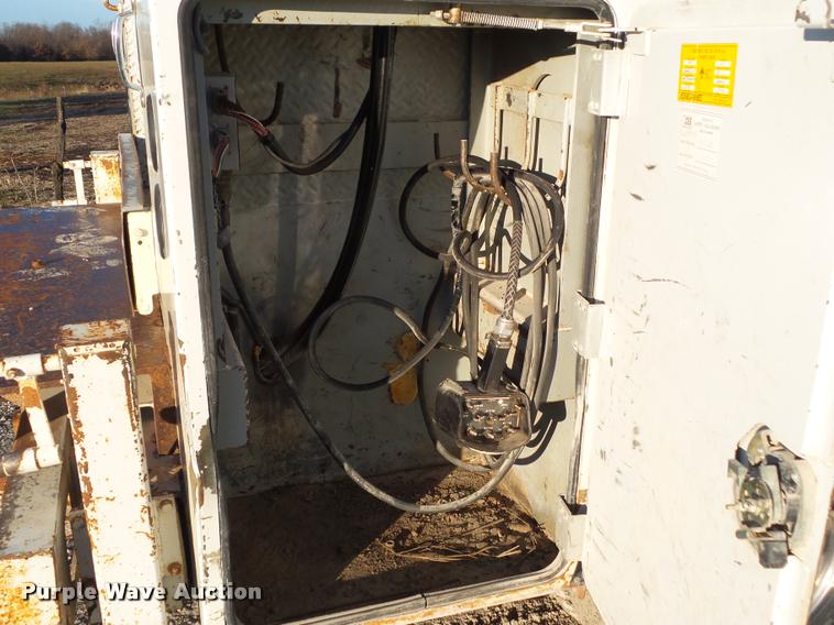 image for item L5533 2004 Ford F550 Super Duty service truck with crane