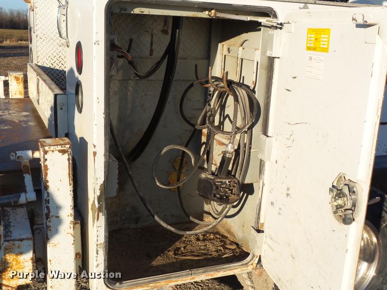 image for item L5533 2004 Ford F550 Super Duty service truck with crane