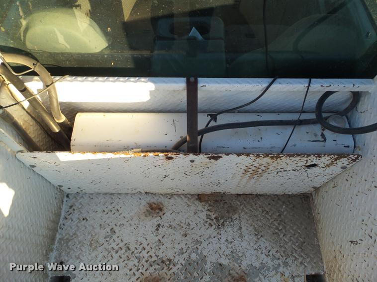 image for item L5533 2004 Ford F550 Super Duty service truck with crane