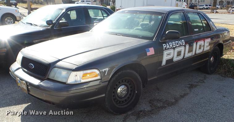 image for item AG9286 2001 Ford Crown Victoria Police Interceptor
