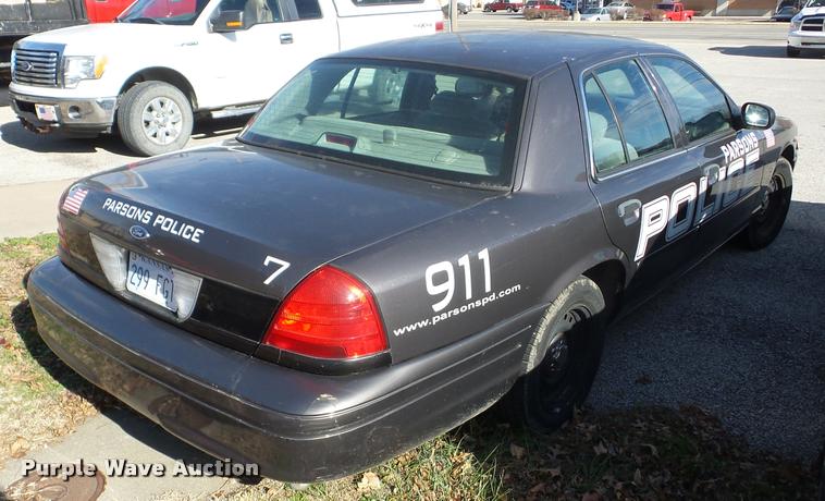 image for item AG9286 2001 Ford Crown Victoria Police Interceptor