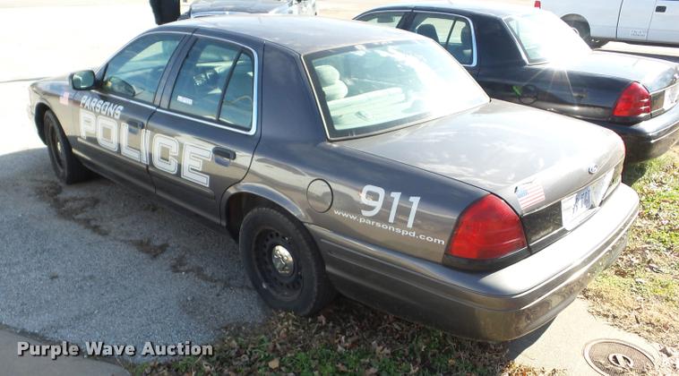 image for item AG9286 2001 Ford Crown Victoria Police Interceptor