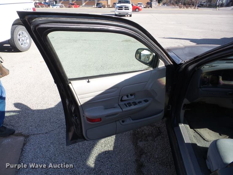 image for item AG9286 2001 Ford Crown Victoria Police Interceptor