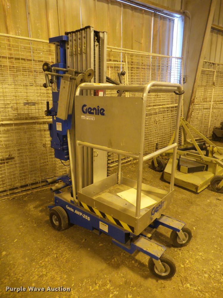 image for item AP9557 1999 Genie AWP-25S man lift