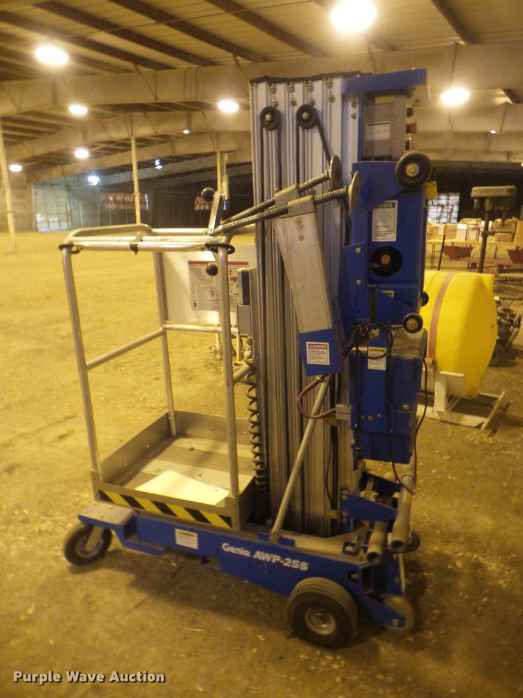 image for item AP9557 1999 Genie AWP-25S man lift