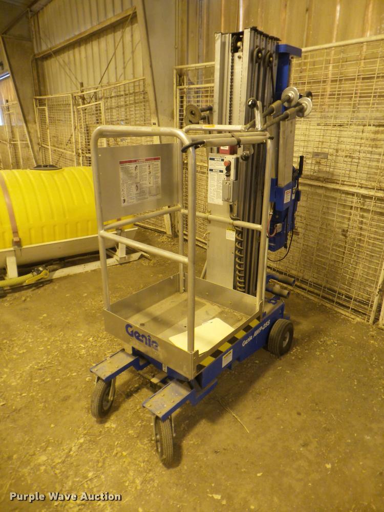 image for item AP9557 1999 Genie AWP-25S man lift