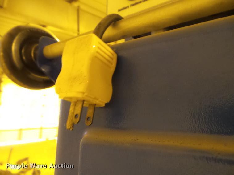 image for item AP9557 1999 Genie AWP-25S man lift