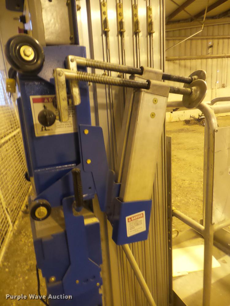 image for item AP9557 1999 Genie AWP-25S man lift