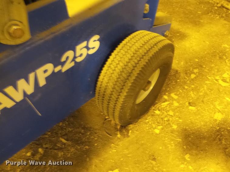 image for item AP9557 1999 Genie AWP-25S man lift