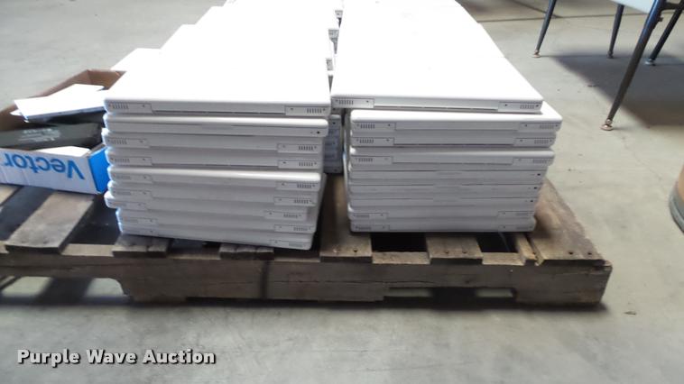 image for item BU9031 (74) Macbook A1181 laptops