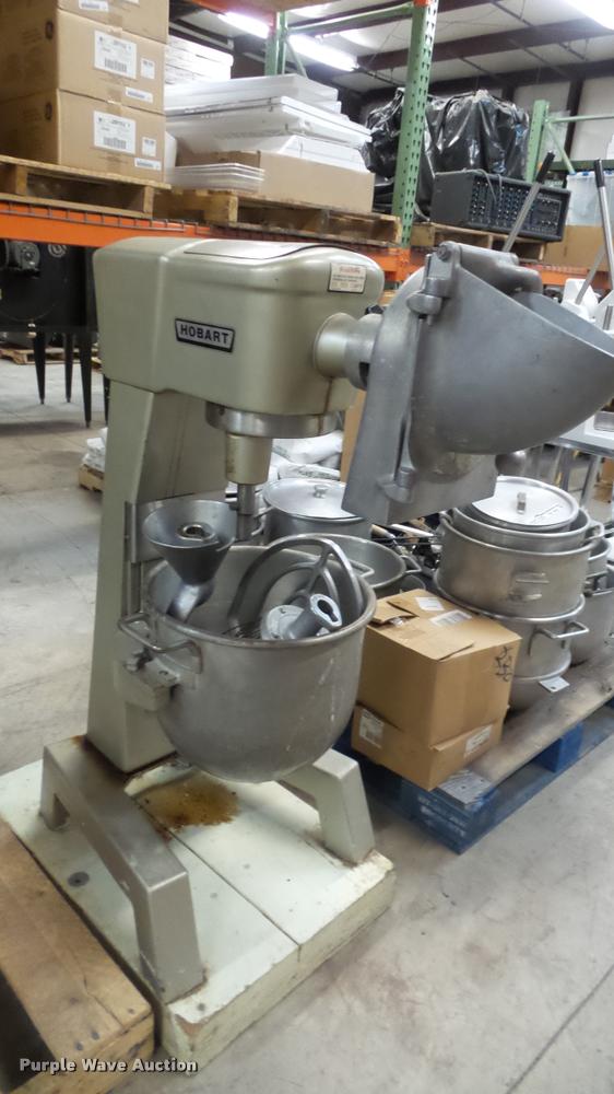 Hobart D300 mixer in Bonner Springs, KS Item BU9050 sold Purple Wave