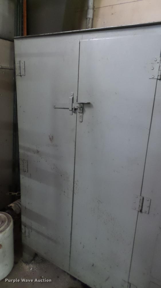 image for item BU9159 Metal storage cabinet