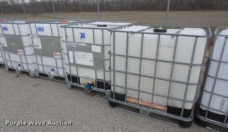 image for item BW9663 (10) 250 gallon totes