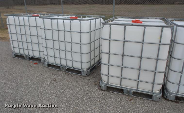 image for item BW9663 (10) 250 gallon totes