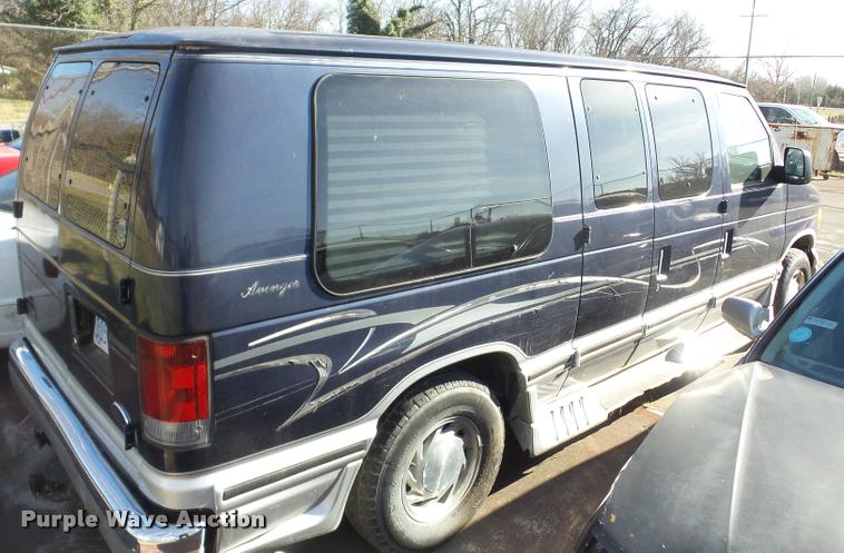 image for item BZ9522 2003 Ford E-150 van