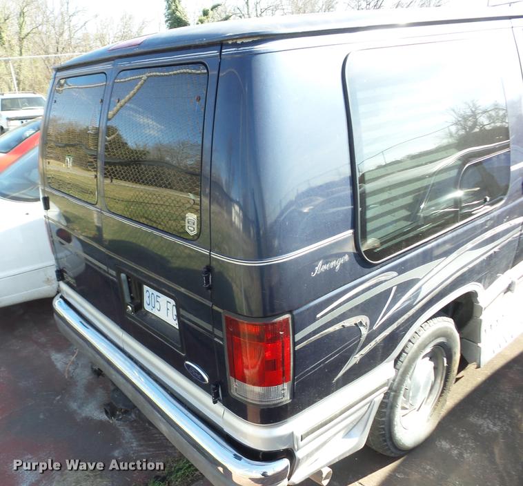 image for item BZ9522 2003 Ford E-150 van