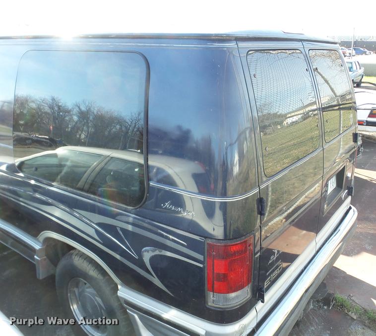 image for item BZ9522 2003 Ford E-150 van