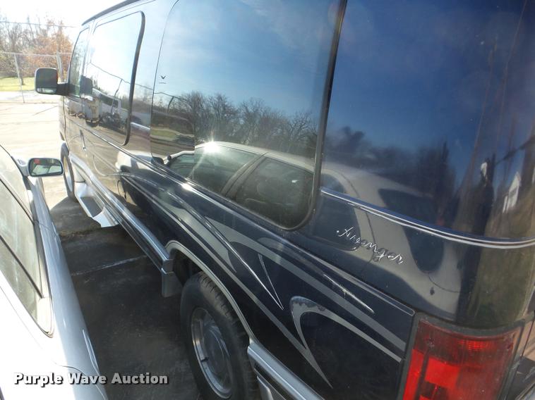 image for item BZ9522 2003 Ford E-150 van