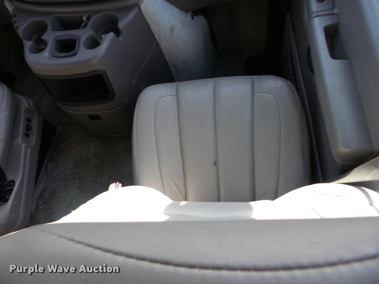 image for item BZ9522 2003 Ford E-150 van