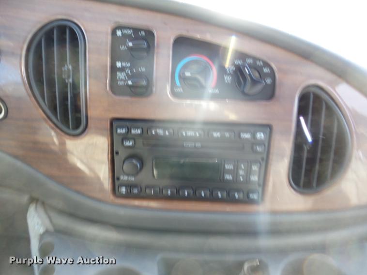 image for item BZ9522 2003 Ford E-150 van