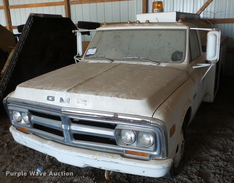 image for item DA2208 1971 GMC 3500 fuel truck