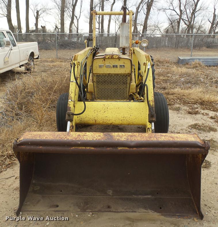 image for item DB1786 1974 Ford 3550 tractor