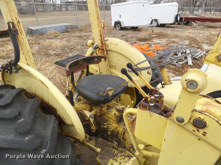 image for item DB1786 1974 Ford 3550 tractor