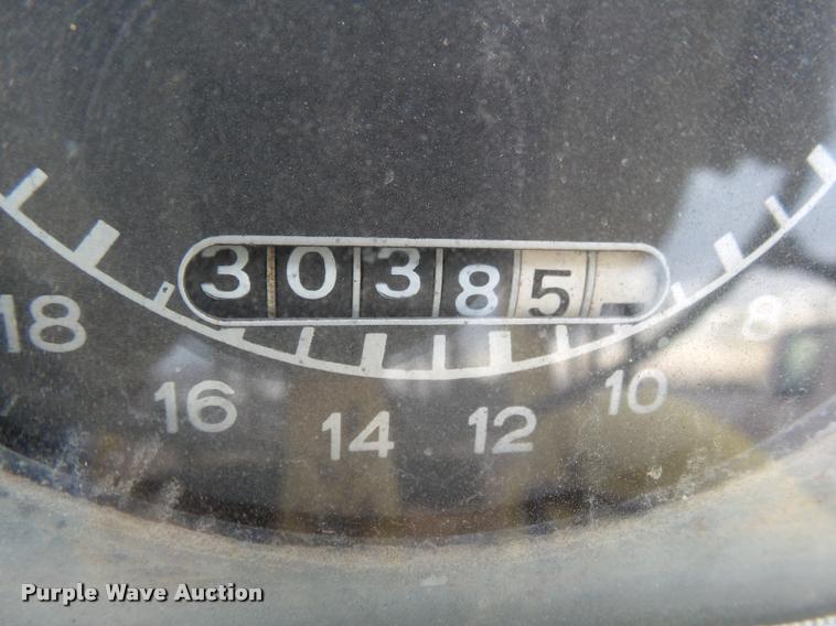 image for item DB1786 1974 Ford 3550 tractor