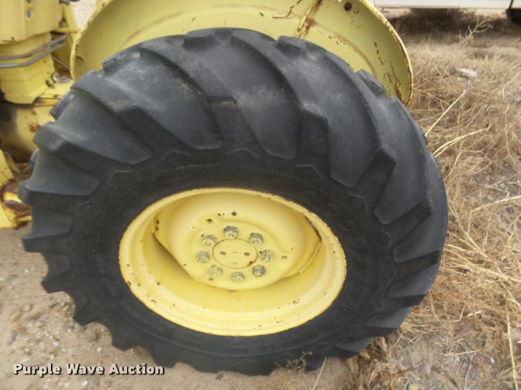 image for item DB1786 1974 Ford 3550 tractor