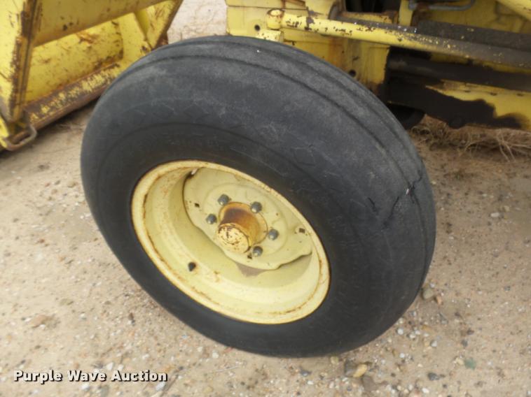 image for item DB1786 1974 Ford 3550 tractor