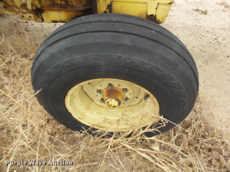 image for item DB1786 1974 Ford 3550 tractor