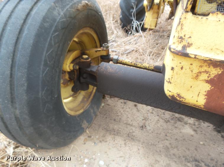 image for item DB1786 1974 Ford 3550 tractor