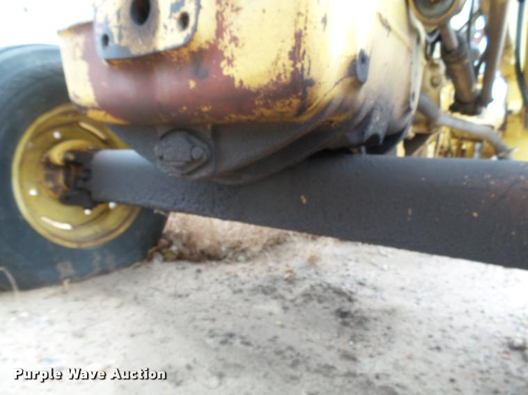 image for item DB1786 1974 Ford 3550 tractor