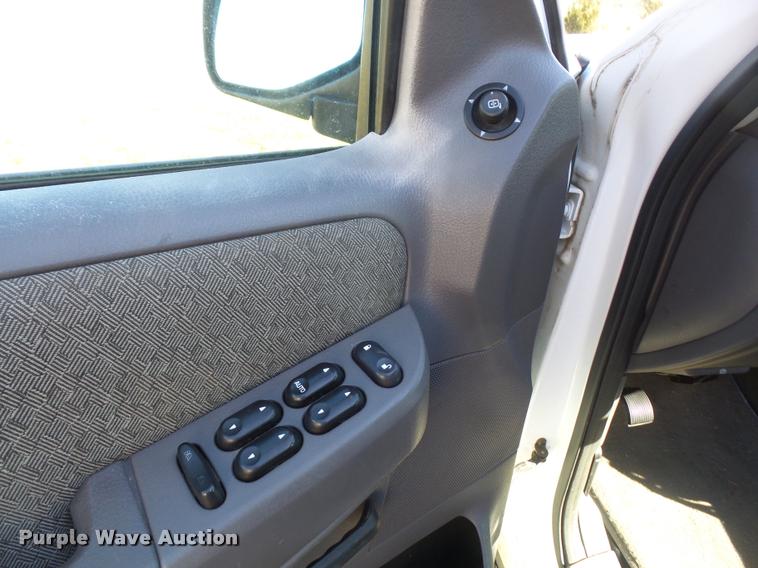 image for item DB2835 2005 Ford Explorer SUV