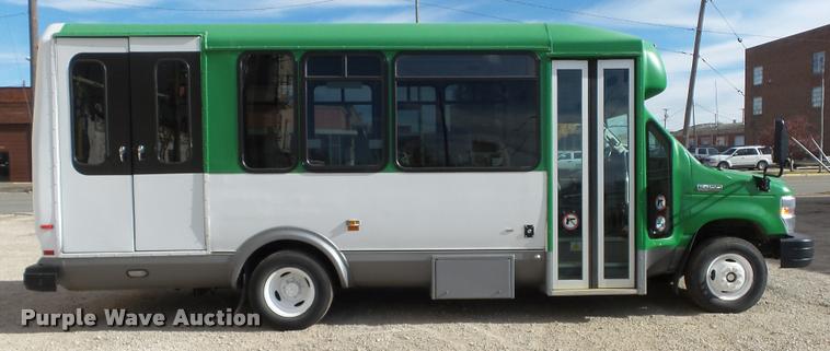 image for item J5713 2010 Ford Econoline E450 Super Duty Eldorado shuttle bus