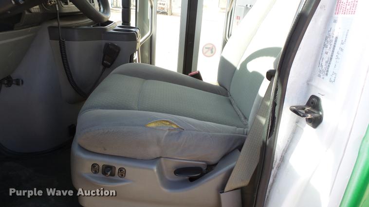 image for item J5713 2010 Ford Econoline E450 Super Duty Eldorado shuttle bus