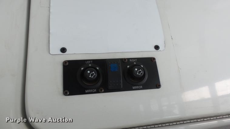 image for item J5713 2010 Ford Econoline E450 Super Duty Eldorado shuttle bus