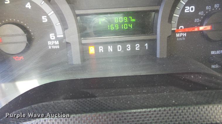 image for item J5713 2010 Ford Econoline E450 Super Duty Eldorado shuttle bus