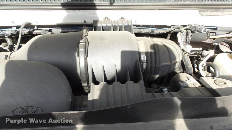 image for item J5713 2010 Ford Econoline E450 Super Duty Eldorado shuttle bus