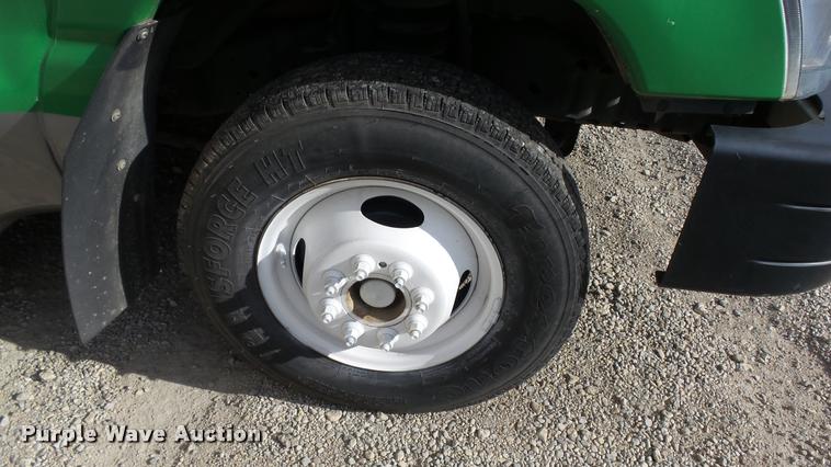 image for item J5713 2010 Ford Econoline E450 Super Duty Eldorado shuttle bus