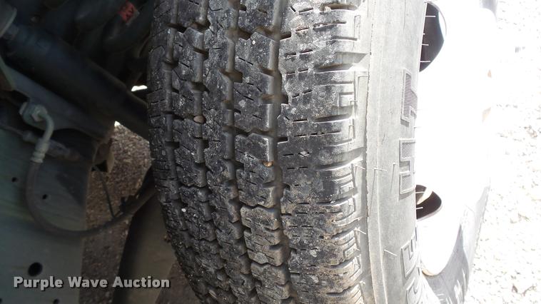 image for item J5713 2010 Ford Econoline E450 Super Duty Eldorado shuttle bus