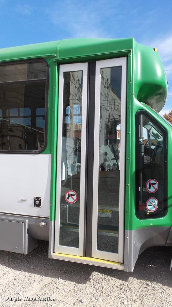 image for item J5713 2010 Ford Econoline E450 Super Duty Eldorado shuttle bus