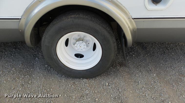 image for item J5713 2010 Ford Econoline E450 Super Duty Eldorado shuttle bus