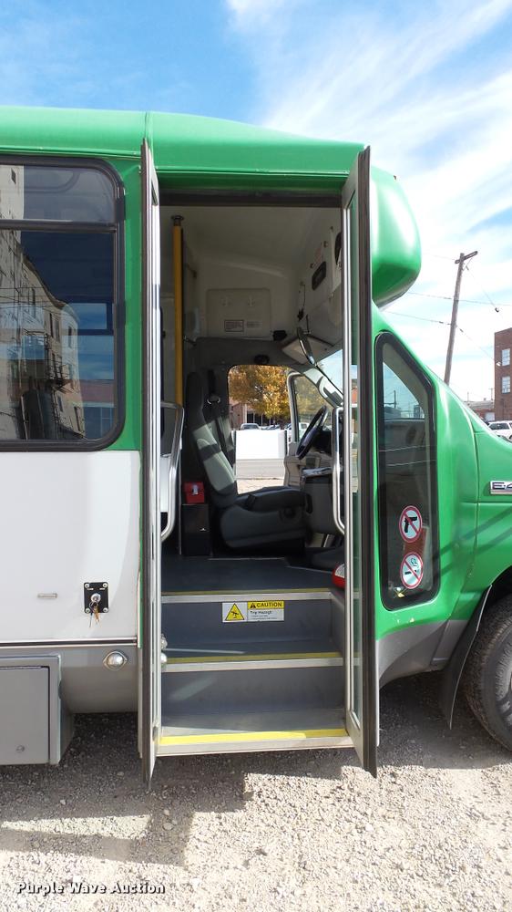 image for item J5713 2010 Ford Econoline E450 Super Duty Eldorado shuttle bus