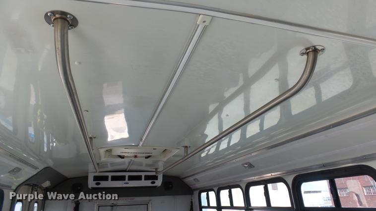 image for item J5713 2010 Ford Econoline E450 Super Duty Eldorado shuttle bus