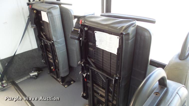 image for item J5713 2010 Ford Econoline E450 Super Duty Eldorado shuttle bus