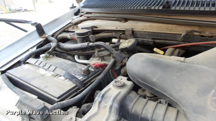 image for item J5721 2002 Ford Econoline E450 Super Duty Diamond shuttle bus