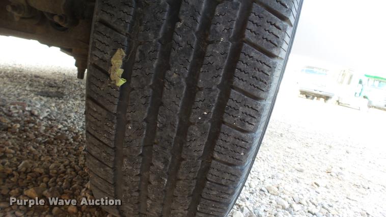 image for item J5721 2002 Ford Econoline E450 Super Duty Diamond shuttle bus