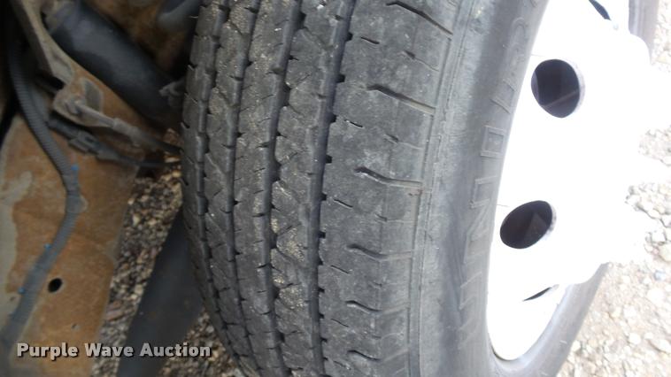 image for item J5721 2002 Ford Econoline E450 Super Duty Diamond shuttle bus