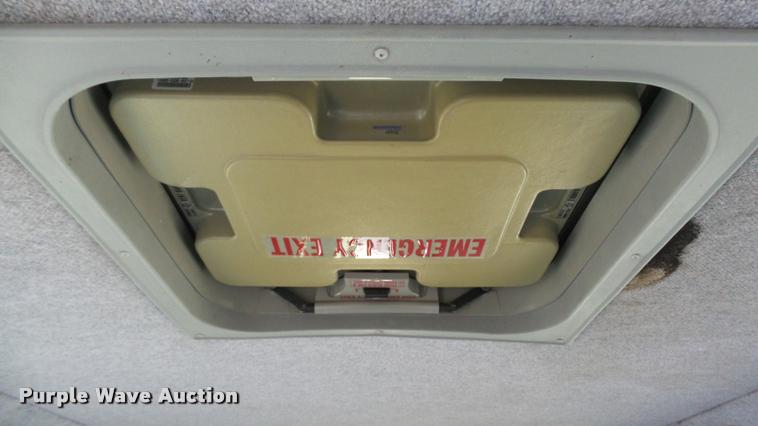 image for item J5721 2002 Ford Econoline E450 Super Duty Diamond shuttle bus